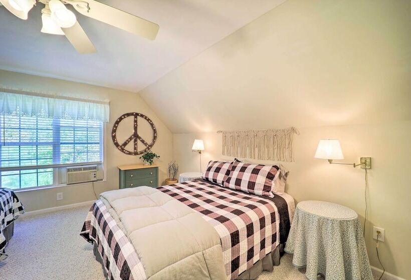 9 Mi To Sugar Mountain: Newland Cabin W/ Fire Pit!