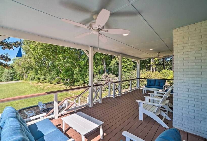 Hayesville Lake Getaway W/ Balcony & Mtn Views!