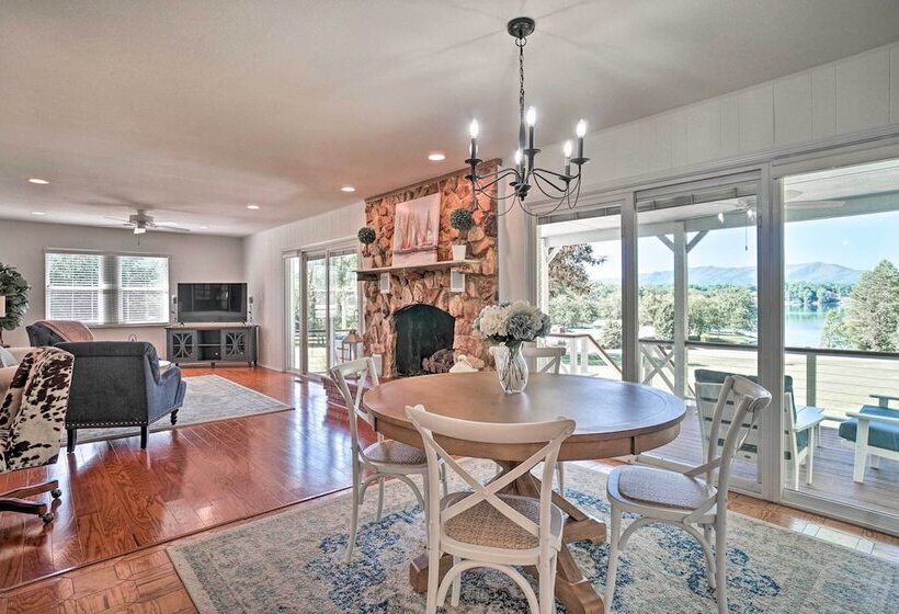 Hayesville Lake Getaway W/ Balcony & Mtn Views!