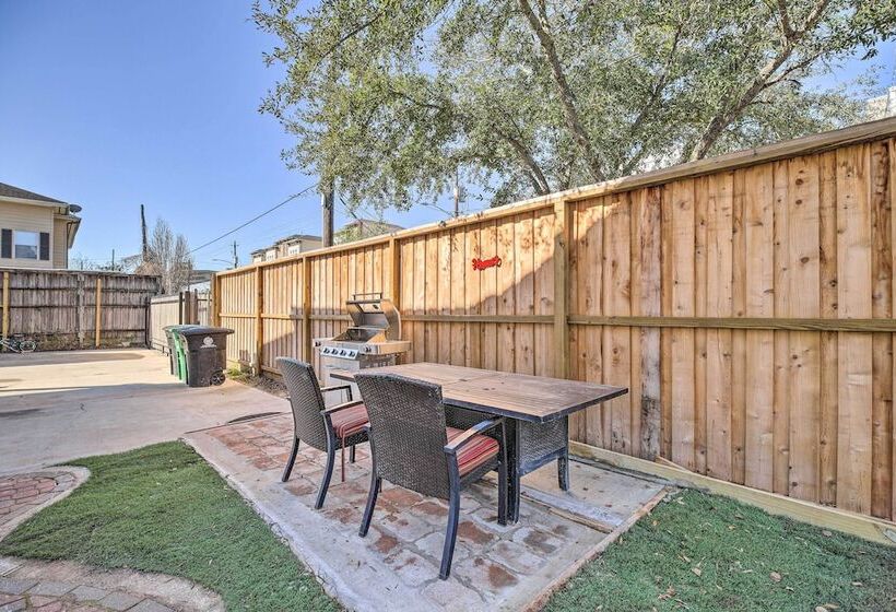 Spacious Midtown Houston Home W/ Deck!