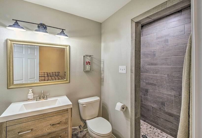 Spacious Palo Pinto Home: Private Dock & Pool