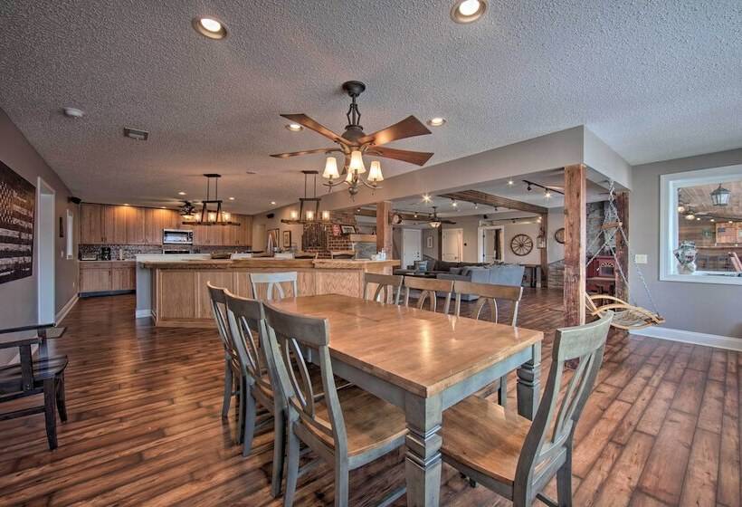 Spacious Pequea Retreat W/ Dock & Hot Tub!
