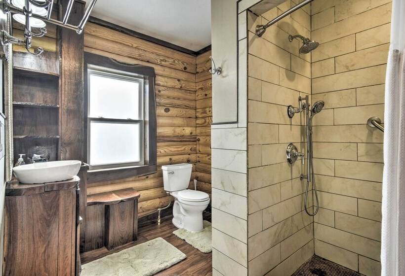 Stylish Creekside Cabin W/ Fire Pit Near Wineries