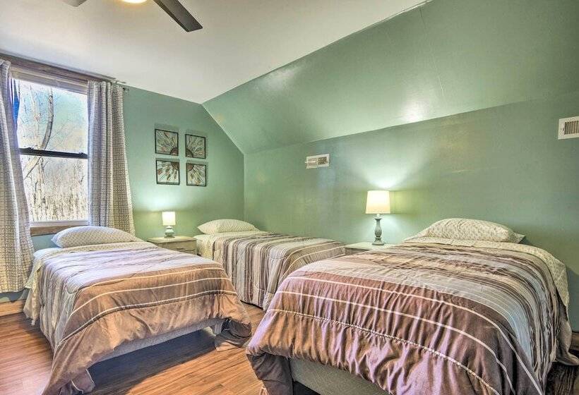 Stylish Creekside Cabin W/ Fire Pit Near Wineries