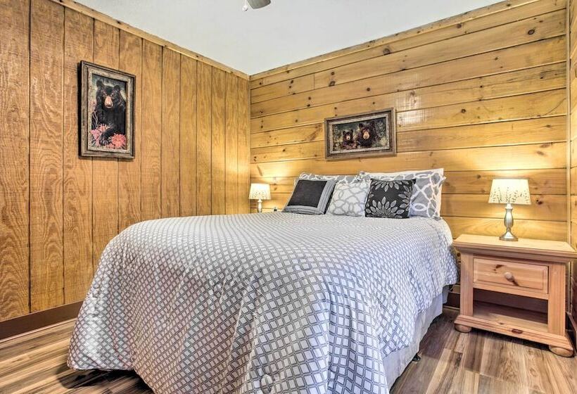 Turkey Creek Cove Clyde Cabin W/ Mtn Views!