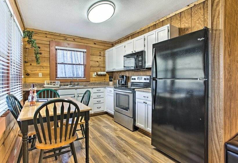 Turkey Creek Cove Clyde Cabin W/ Mtn Views!