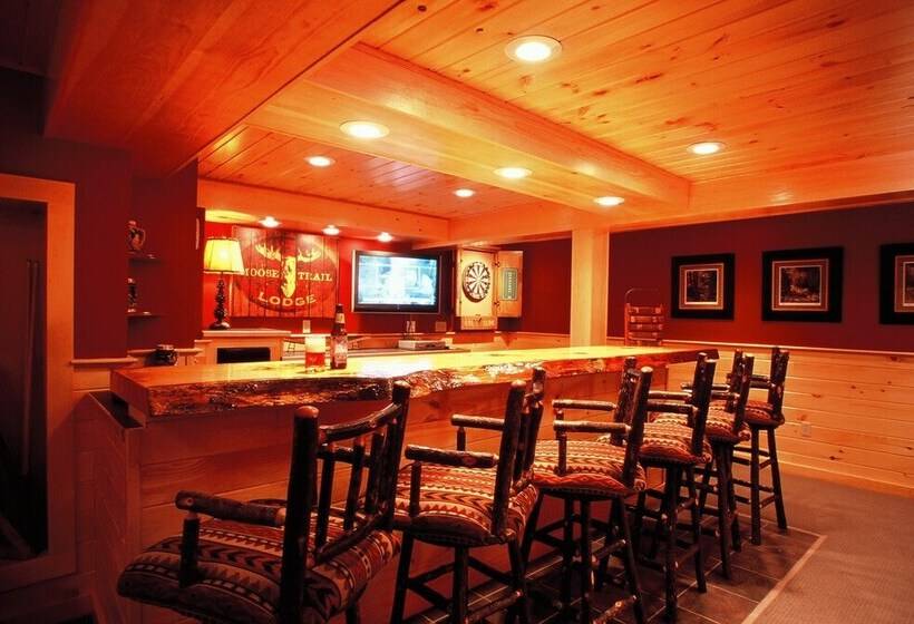 Upscale Fryeburg Cabin: Hot Tub + Billiards Table!