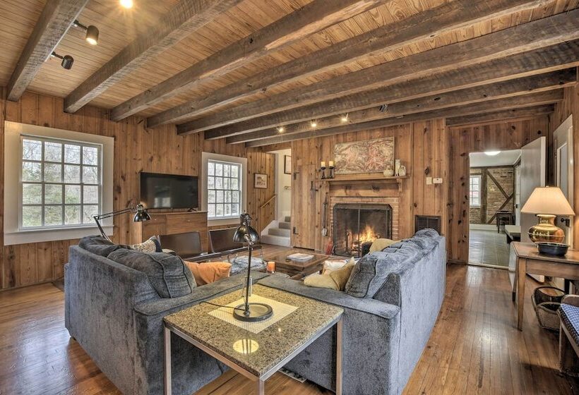 Warm + Peaceful Home W/ Fire Pit On Haw River