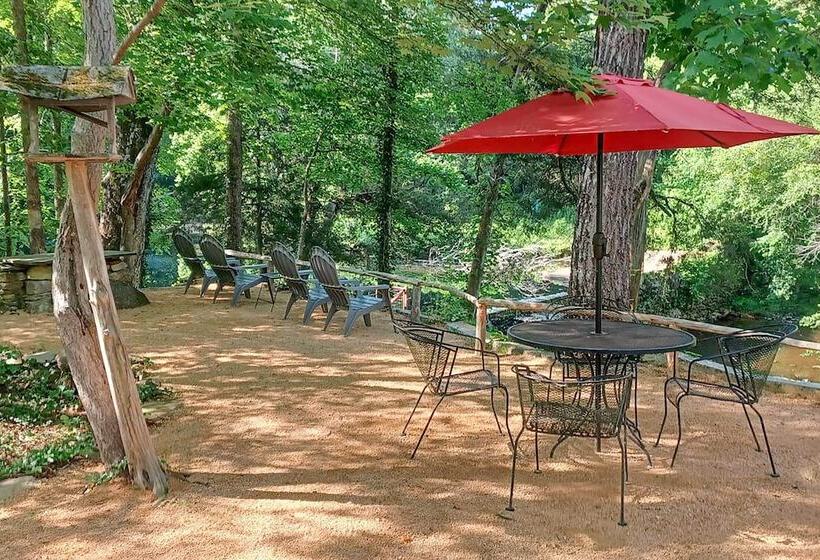 Warm + Peaceful Home W/ Fire Pit On Haw River