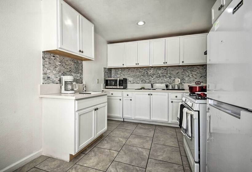 Whittier Duplex Unit Near Beaches & Hiking!