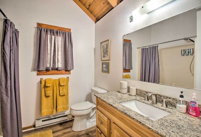 Wintergreen Home W/ Deck   Near Skiing & Hiking!