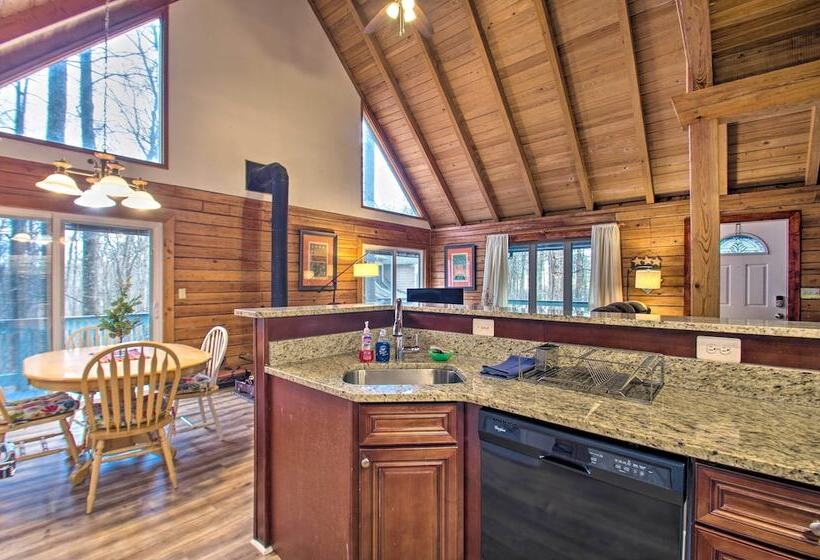 Wintergreen Home W/ Deck   Near Skiing & Hiking!