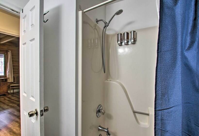 Wintergreen Home W/ Deck   Near Skiing & Hiking!