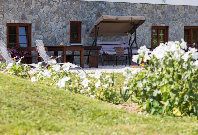 مبيت وإفطار Green Lakes House 2