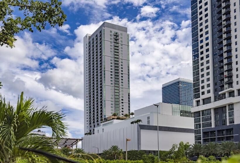 Global Luxury Suites Miami Worldcenter