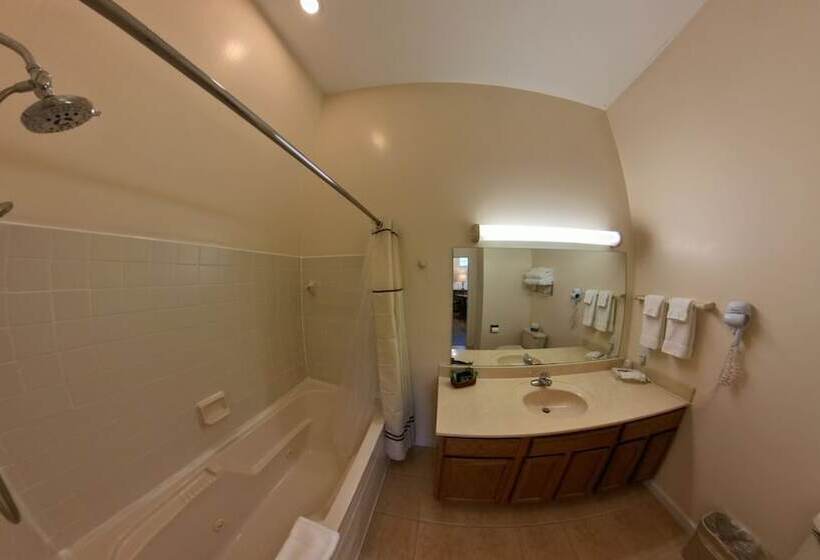 Grand Wood Suites
