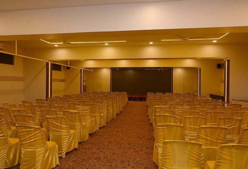 בית מלון כפרי Center Point