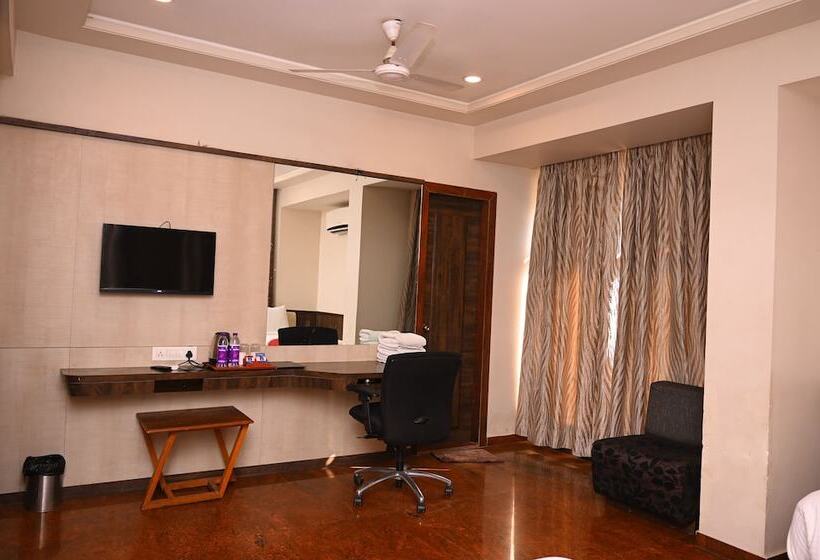 בית מלון כפרי Center Point