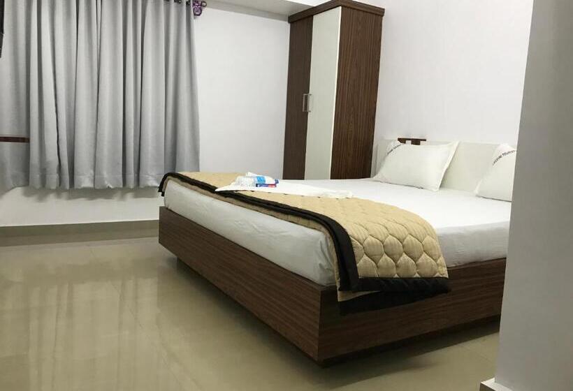 هتل Lakshmi Tourist Home