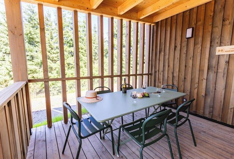 Отель Hôtel Lodges De Lemptégy