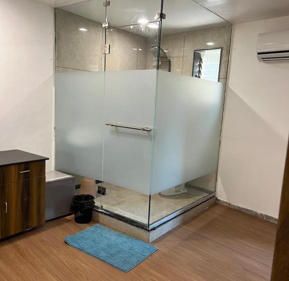 فندق Niraj International