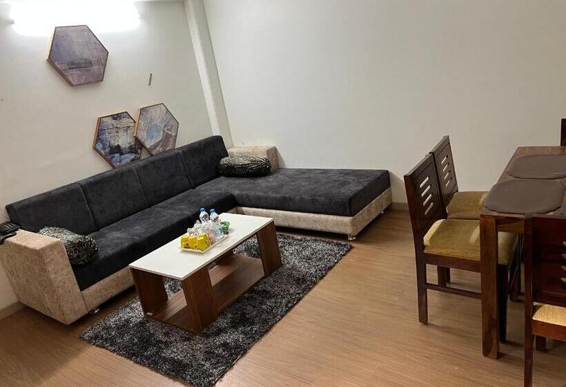 فندق Niraj International