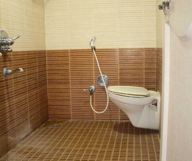 فندق Niraj International