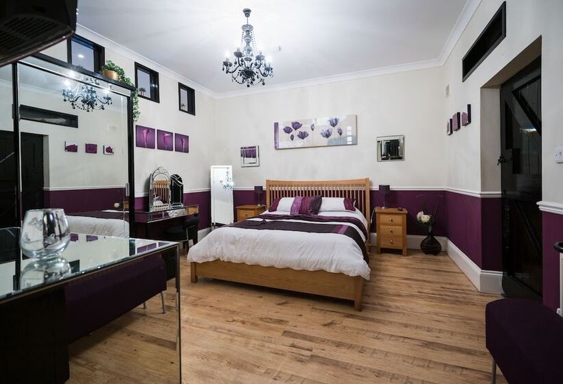בית מלון כפרי Suffolk Retreats For Up To 24 Guests With Hot Tub