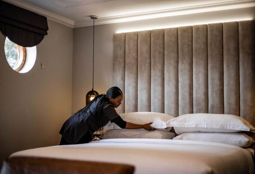 Отель Sanctuary Mandela