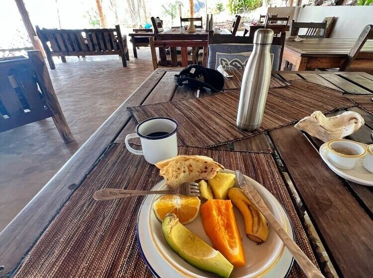 בית מלון כפרי Sazani Beach Lodge