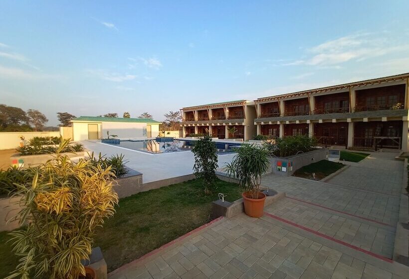 Отель The Creek Boutique Resort & Spa