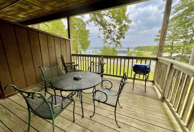 Lake View Queen Guest Room With Two Queens, Sleeper Sofa And Patio Overlooking Lake Ouachita,
