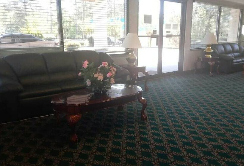 فندق على الطريق Traveler Inn And Suites