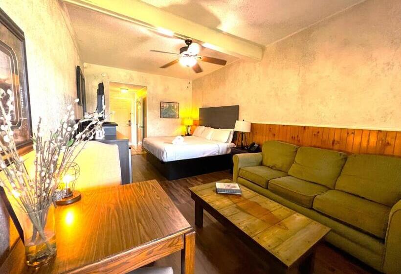 Mountain Harbor King Guest Room On Lake Ouachita By Redawning