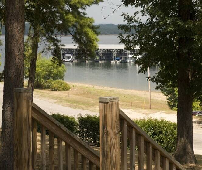 Mountain Harbor Queen Guest Room On Lake Ouachita By Redawning