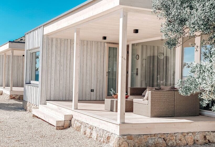 پانسیون Oi Concept Village Buqez & Vita