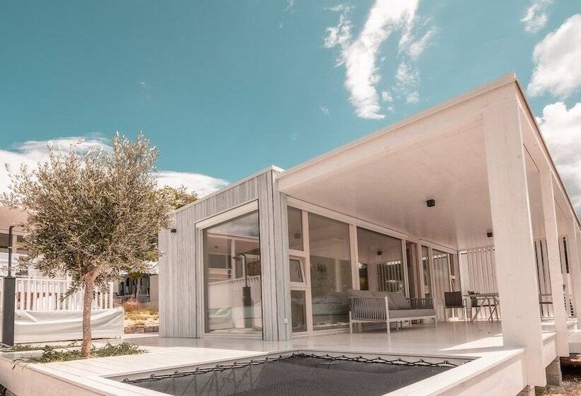 پانسیون Oi Concept Village Buqez & Vita
