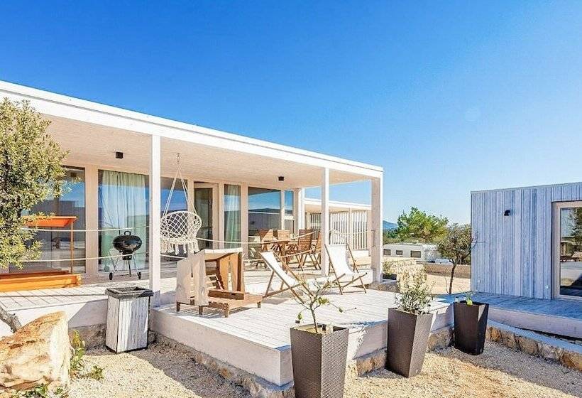 پانسیون Oi Concept Village Buqez & Vita