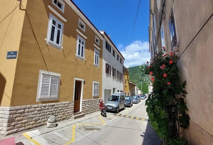 פנסיון Rooms Argo