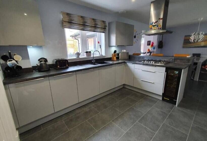 レジデンス 4 Bed House In Elgin, Optional Fee For Hot Tub