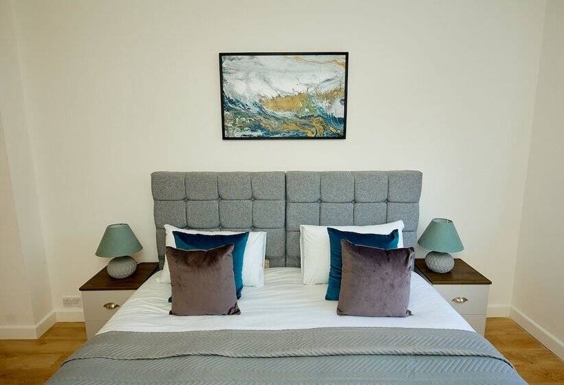 اقامتگاه Charming 5 Bedroom House In The Heart Of Bexley