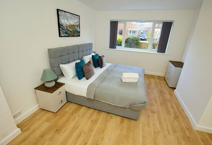 اقامتگاه Charming 5 Bedroom House In The Heart Of Bexley