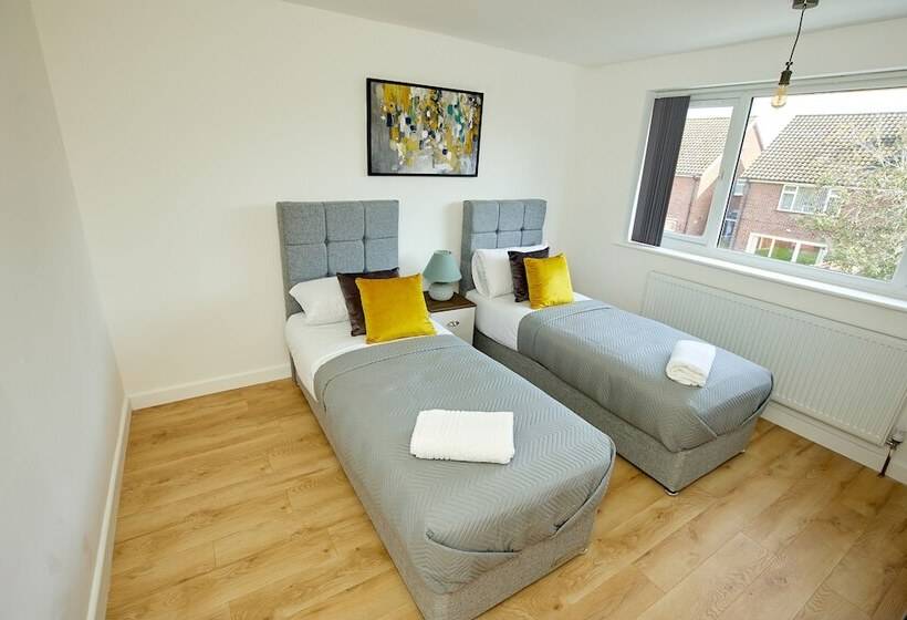 اقامتگاه Charming 5 Bedroom House In The Heart Of Bexley
