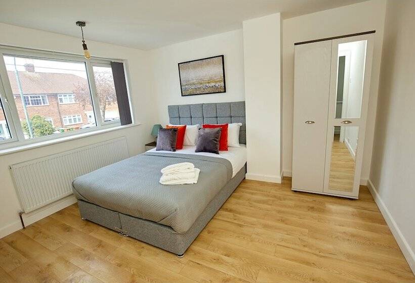 اقامتگاه Charming 5 Bedroom House In The Heart Of Bexley