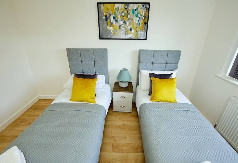 اقامتگاه Charming 5 Bedroom House In The Heart Of Bexley