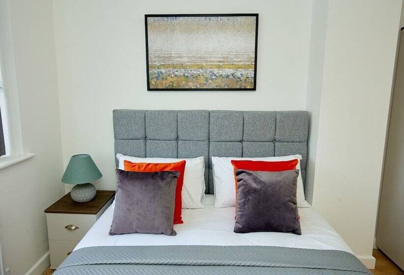 اقامتگاه Charming 5 Bedroom House In The Heart Of Bexley