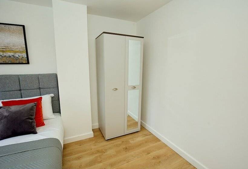 اقامتگاه Charming 5 Bedroom House In The Heart Of Bexley