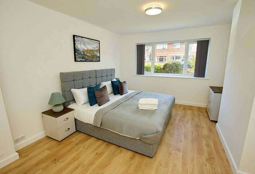 اقامتگاه Charming 5 Bedroom House In The Heart Of Bexley