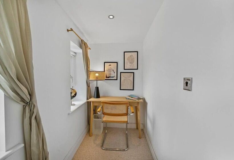 اقامتگاه Perfect Location, Dog Friendly Beautiful Home