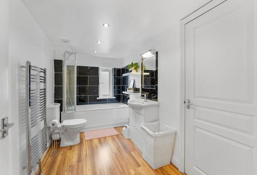 اقامتگاه Perfect Location, Dog Friendly Beautiful Home
